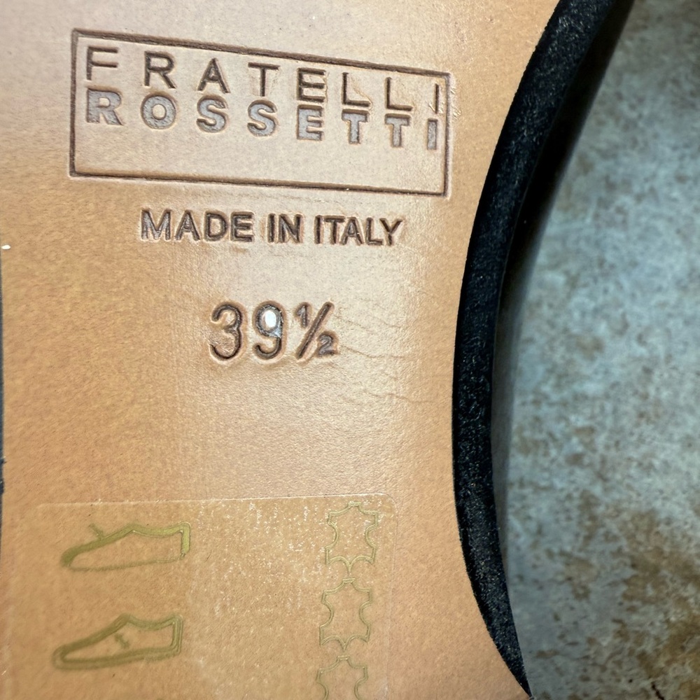 Fratelli Rossetti black patent leather loafers with a kiltie fringe detail - Picture 14 of 15